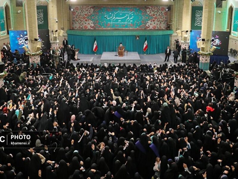 دیدار هزاران نفر از زنان و دختران با رهبر انقلاب اسلامی
