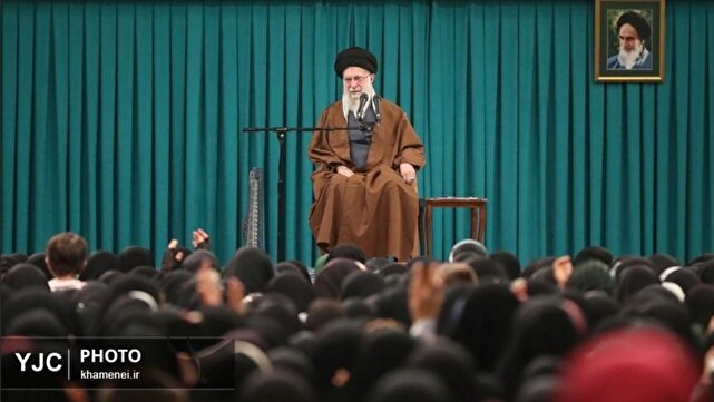 رهبر انقلاب: زن، کارگزار خانه نیست، مدیر است