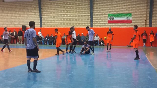 گزارش تصویری از برگزاری فینال مسابقات لیگ فوتسال صالح‌آباد