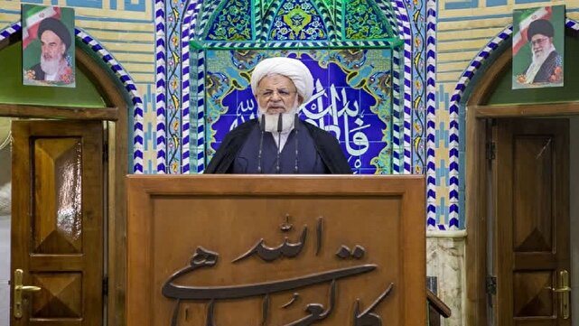 اتکا به خدا و صبر در برابر دشمنان، رمز پیروزی ملت ایران است/اتکا به استعداد‌های داخلی، راه مقابله با تحریم‌ها و پیشرفت کشور 