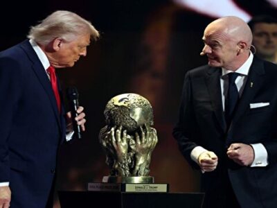 لحظه اهدای جایزه مدال صلح فیفا + فیلم