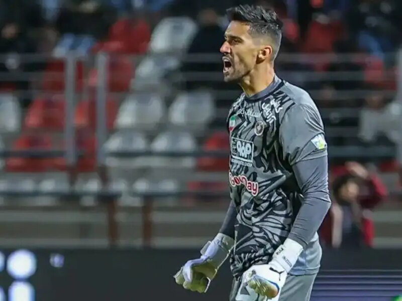 مصدومیت اخباری، شانس حسینی را افزایش داد؛ دروازهبان سابق استقلال تا بازی با آبیها، شماره یک سپاهان خواهد بود؟