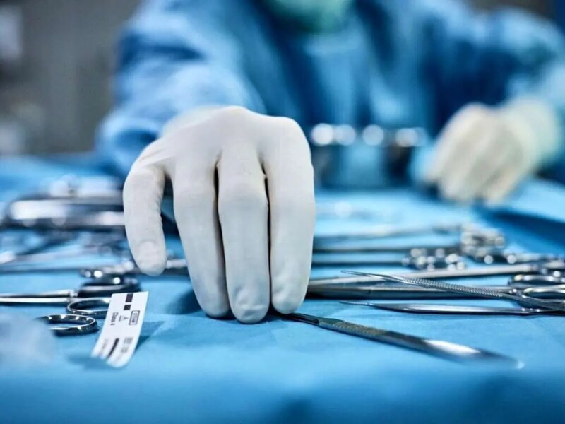 دریافت گردنبند طلا علاوه بر هزینه جراحی زیبایی/ تا ۵۰۰ میلیون هم زیرمیزی می‌گیرند