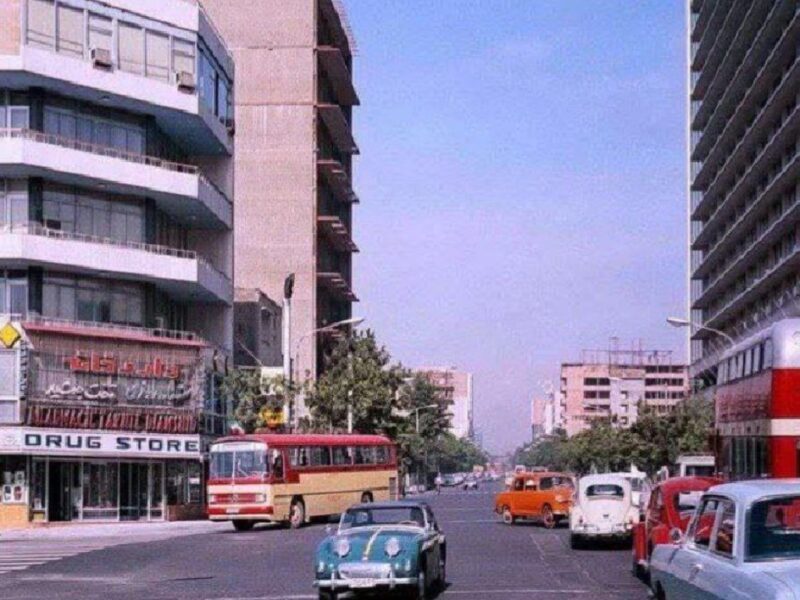 خیابان تخت جمشید تقاطع حافظ در سال ۱۳۴۷ (عکس)