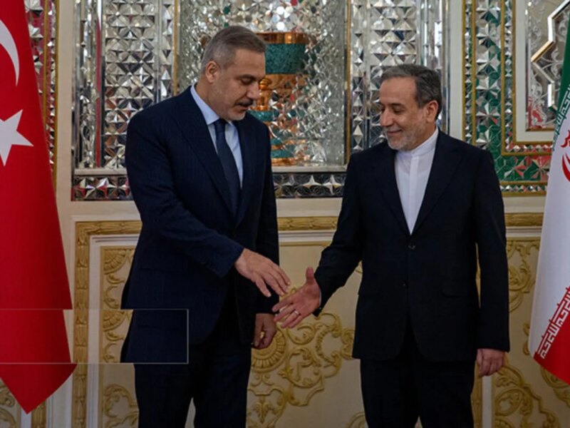 گزارش عراقچی از دیدار با فیدان: ایران و ترکیه عزم راسخ دارند در مسیر صلح پایدار منطقه‌ای گام بردارند