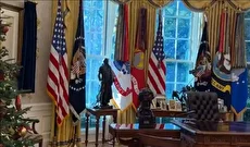 تماشای ویدیوی آماده‌سازی دفتر بیضی کاخ سفید برای جشن کریسمس (فیلم)