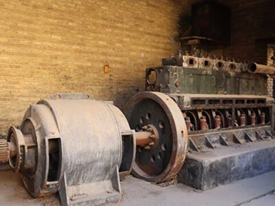 میراثی از دوره پهلوی در حال نابودی است / تا قبل از ثبت ملی سالم بود و بعد ویران شد / جایی که «نور» را به هرسین آورد (فیلم)