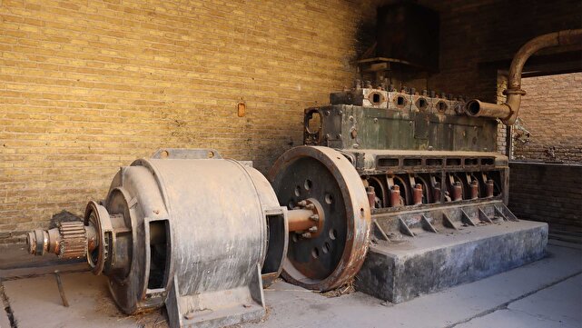 میراثی از دوره پهلوی در حال نابودی است / تا قبل از ثبت ملی سالم بود و بعد ویران شد / جایی که «نور» را به هرسین آورد (فیلم)