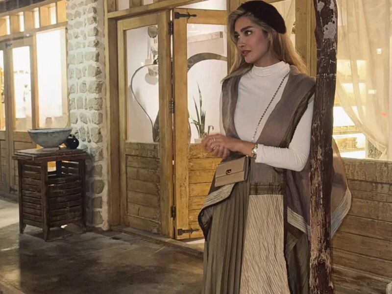 آناشید حسینی در جزیره کیش؛ استایل ساحلی شیک و راحت طراح لباس (عکس)