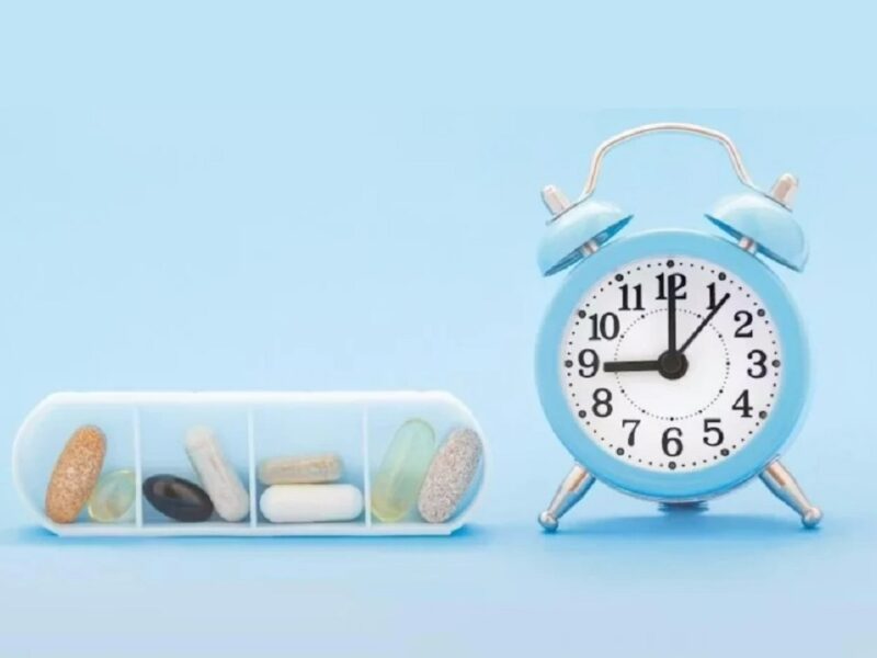 راهنمای زمانبندی مصرف دارو: قبل غذا، همراه غذا یا بعد از آن؟