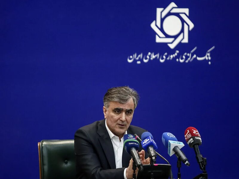 روزنامه جمهوری اسلامی: فرزین – رئیس بانک مرکزی – هرچه وعده داده خلافش رخ داده