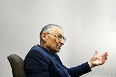 زیباکلام: شعار مرگ بر آمریکا دلیل فشار بر برنامه موشکی ایران است (فیلم)