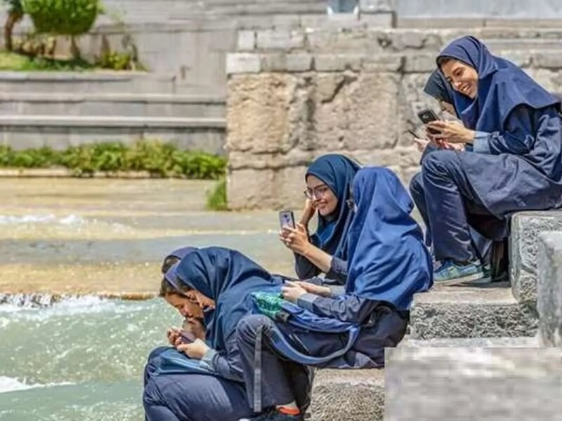 چرا نسل Z از مدارس و نهادهای سنتی ایران «فرار» می‌کند؟