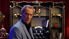 همسرداری سیاوش طهمورث با خرید اولین خانه و ماشین به نام همسر (فیلم)