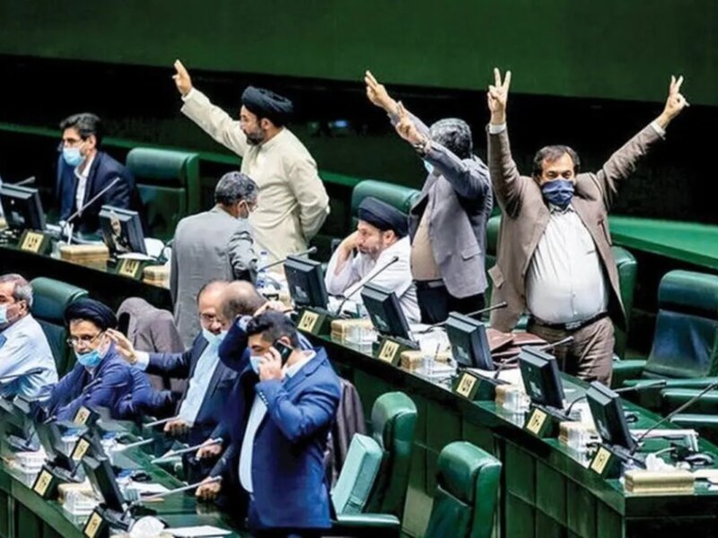 ۱۵۵ نماینده مجلس: سران نظام قانون حجاب را ابلاغ و اجرا کنند