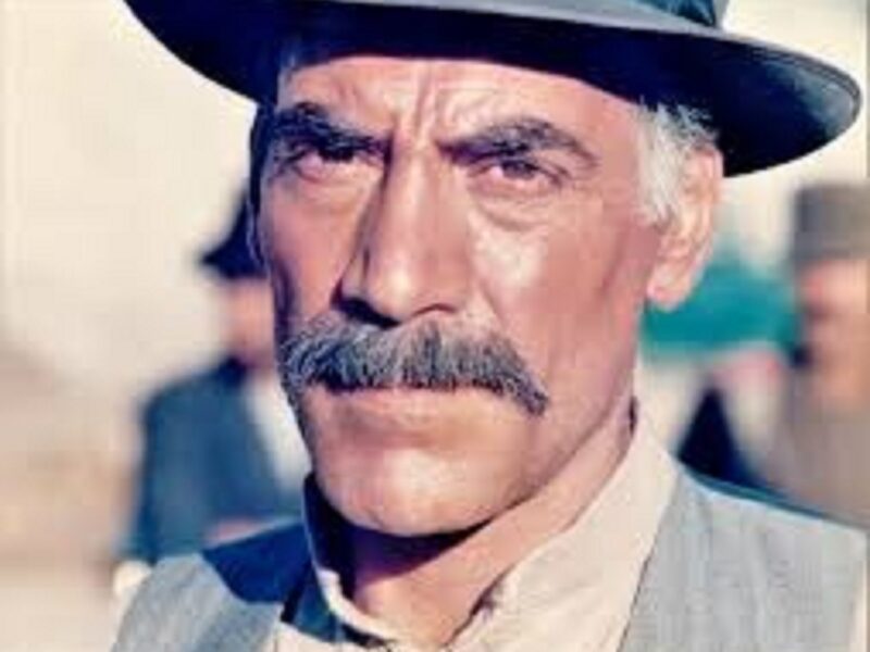 هادی اسلامی بازیگر مشهور قبل انقلاب در کنار همسر و دخترش؛ سال ۵۴(عکس)