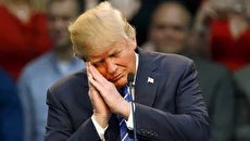 چرت زدن ترامپ در جلسه کابینه آمریکا سوژه رسانه‌ها شد (فیلم)