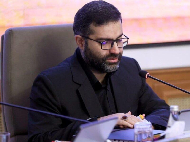 حضور سقاب اصفهانی در جلسه امروز هیات دولت، پس از فوت همسر و فرزندش (+عکس)