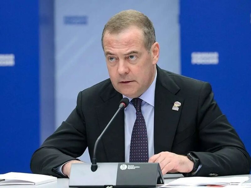 مدودف: ناتو دشمن ماست؛ دشمن اگر تسلیم نشود، نابود می‌شود