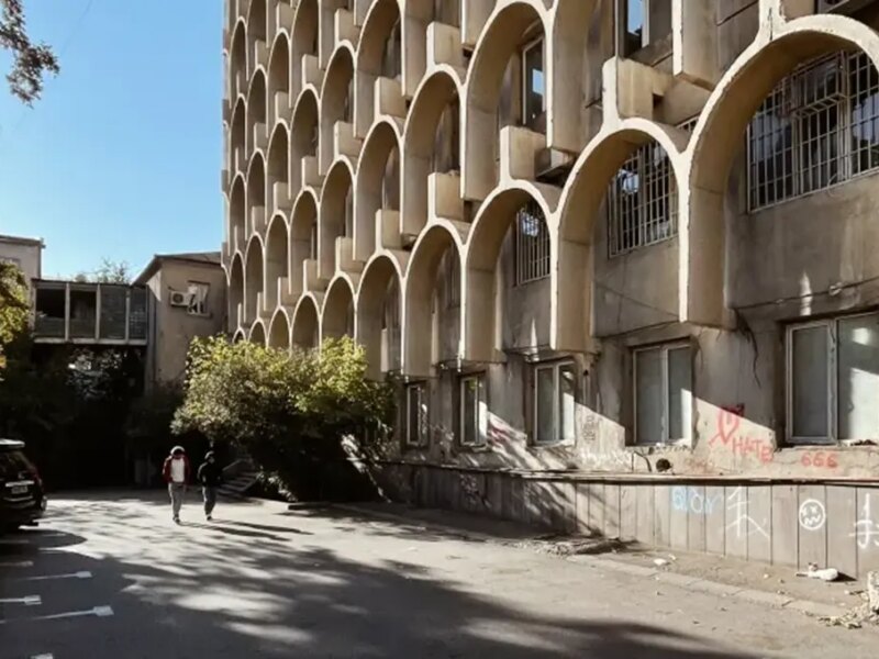 انستیتوی طراحی دولتی ؛ نماد معماری بروتالیسم دوران شوروی در گرجستان (+تصاویر)