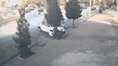 نجات معجزه‌آسای یک زن از سانحه رانندگی در شیراز (فیلم)