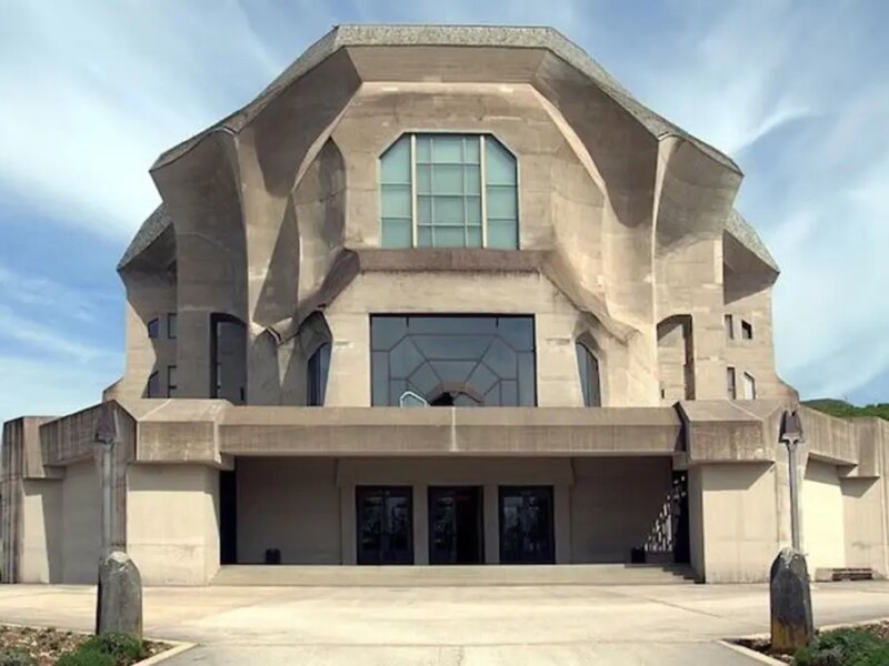 «گوته‌آنیوم»؛  یکی از مهم‌ترین بناهای معماری مدرن جهان در سوئیس (+عکس)