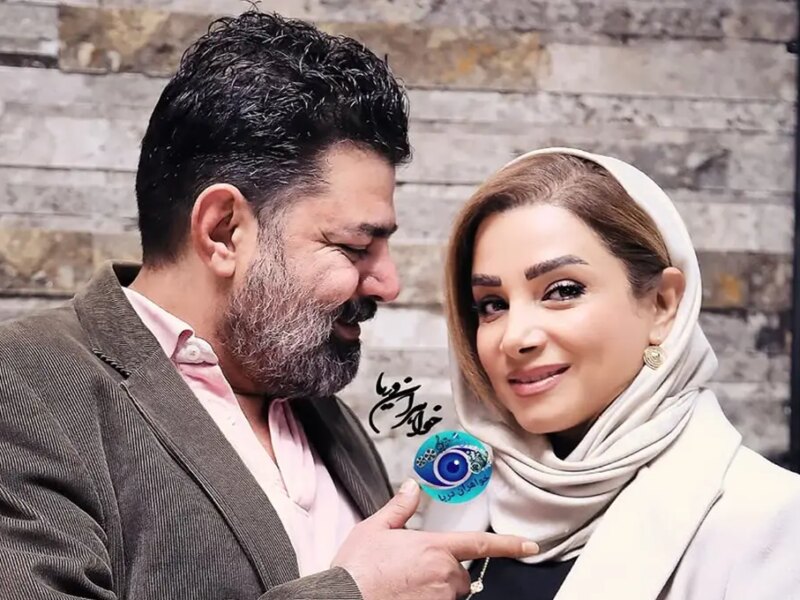 ست کژوال-رسمی شاهد احمدلو و همسرش؛ ترکیب جذاب کت قهوه‌ای و تیشرت یقه دار (عکس)