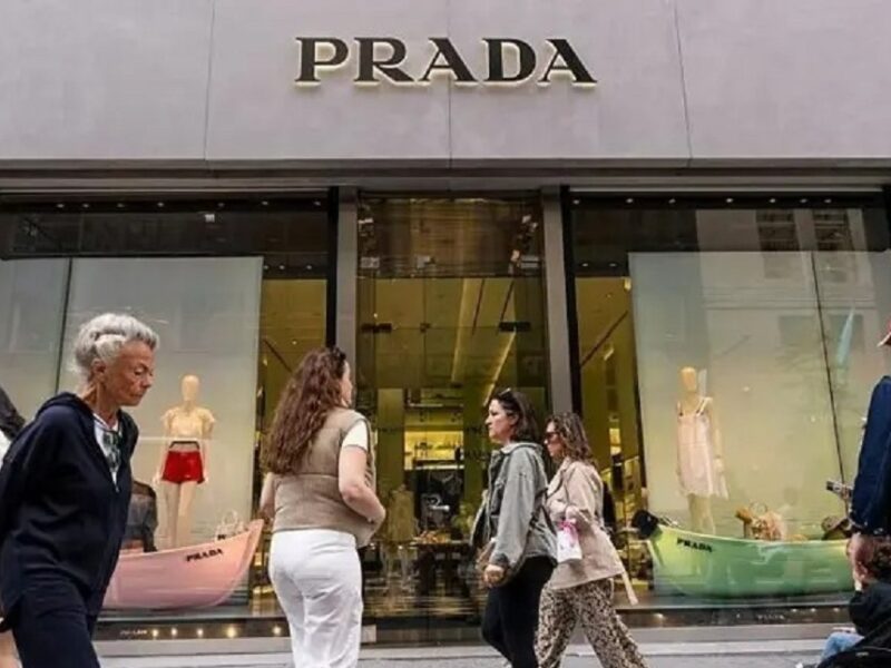 پرادا ورساچه را با تخفیف خرید؛ حرکت غافلگیرکننده در دنیای مد