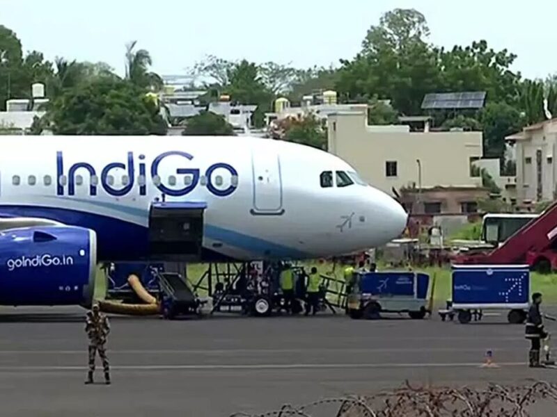 ۲ بار تهدید به بمب گذاری در خطوط هوایی هند/ ۳۰۰ پرواز لغو شد