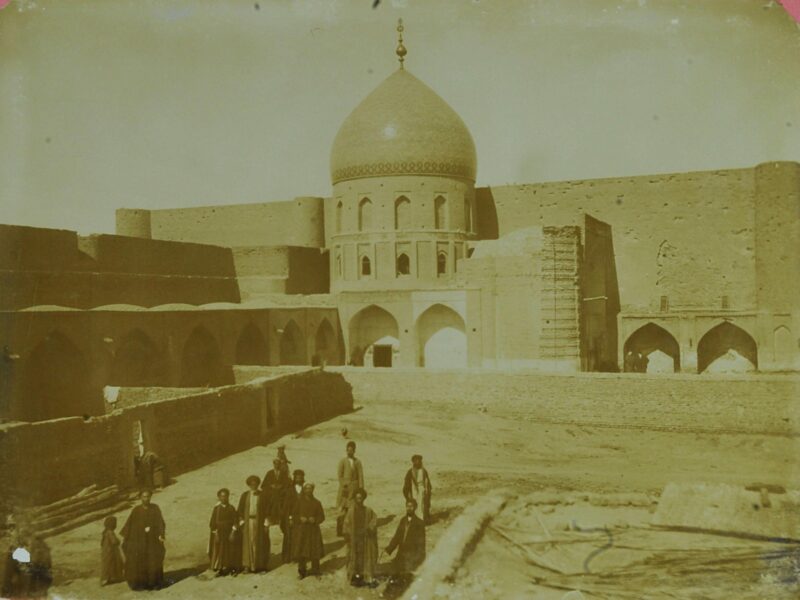 خاطرات ناصرالدین‌شاه: گنبد بقعه متبرکه امام حسین‌(ع) را آقا محمدخان مرحوم از نو ساخته، بزرگ کردند، گنبد را طلا کردند