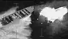 حمله آمریکا به قایق مشکوک در اقیانوس آرام چهار کشته داشت (فیلم)