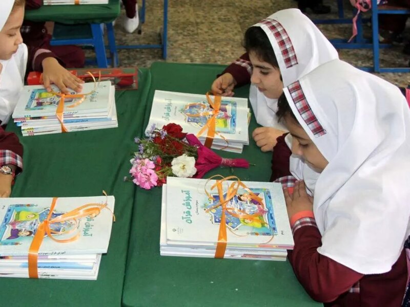 گلایه مشاور وزیر از کتاب‌های درسی/ حجیم و فرصت‌سوز هستند