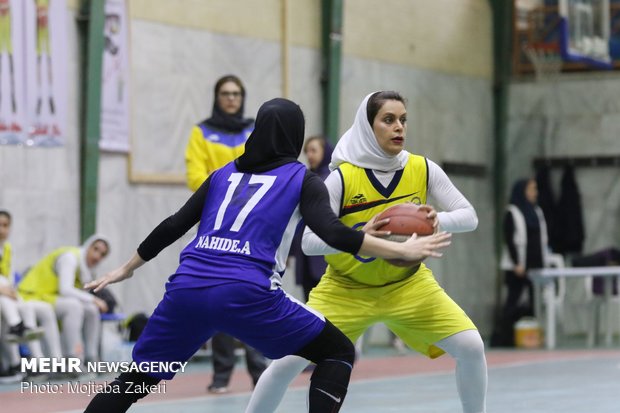 پالایش‌نفت آبادان باتسام مشهد را در دیداری سخت شکست داد