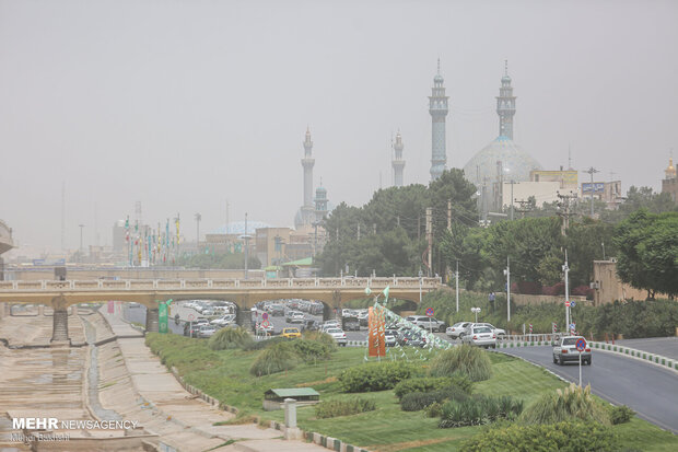 درخواست محیط زیست قم برای تشدید برخورد با خودروهای آلاینده