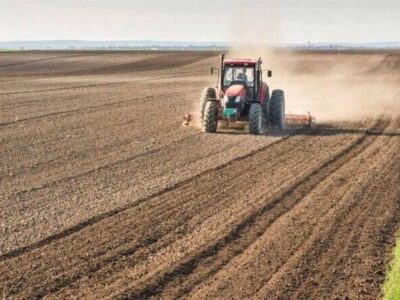 اراضی مرزی سرپل ذهاب برای کشت پاییزه آماده می‌شود