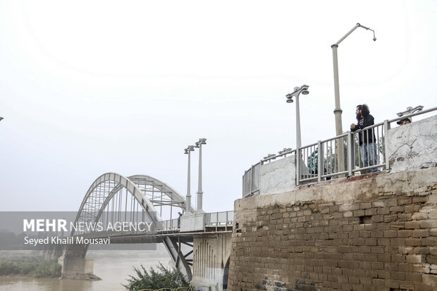 مه صبحگاهی دید را در جادههای خوزستان کاهش میدهد