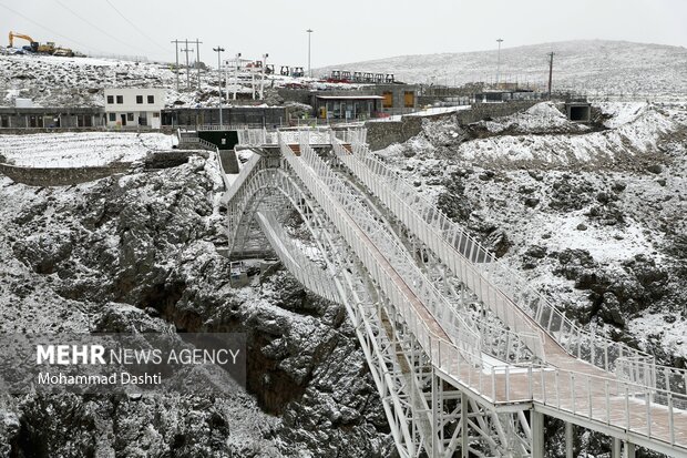 بارش باران و برف در ارتفاعات پایتخت؛ هوا سه درجه سرد میشود