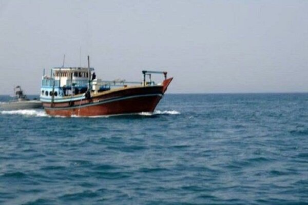 سرهنگ فراهی: ۱۲ شناور حامل سوخت قاچاق در آب های دریای عمان توقیف شدند