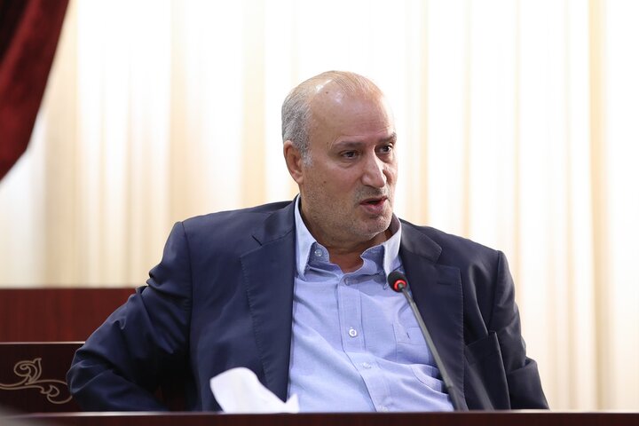 تاج: باید از کتاب هایی که به حقوق فوتبال کمک می کند حمایت کنیم