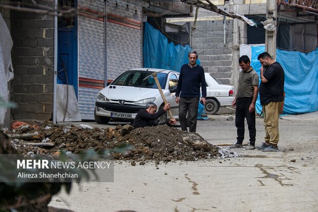 فعالیت اهالی در باسازی منازل خود پس از اتش سوزی