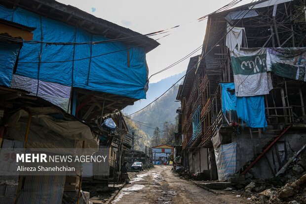 نمایی از کوچه های شهرک تاریخی امام زاده ابراهیم (ع) پس از حریق