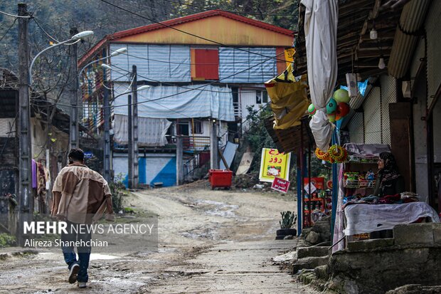 نمایی از کوچه های شهرک تاریخی امام زاده ابراهیم (ع) پس از حریق
