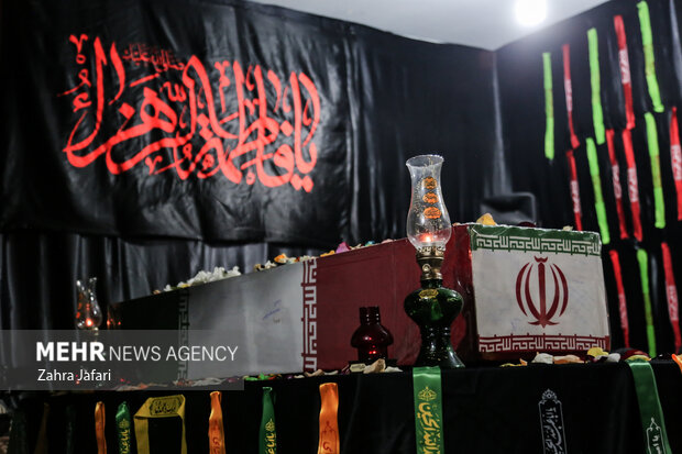 استقبال دانشآموزان مدارس هشتبندی از پیکر شهید گمنام