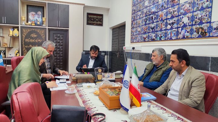 بانوی تهرانی طلاهایش را برای ساخت مدرسه در سیستان و بلوچستان اهدا کرد