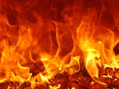 نجات جان دو نفر توسط پلیس فاریاب از میان شعله‌های آتش؛ مصدومیت ۲ مامور