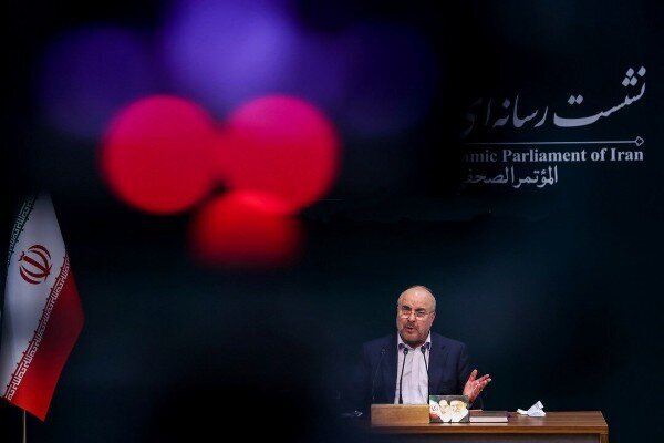 نشست خبری قالیباف آغاز شد