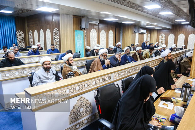 نشست راهبردی عملیات زندگی با آیه ها در قم