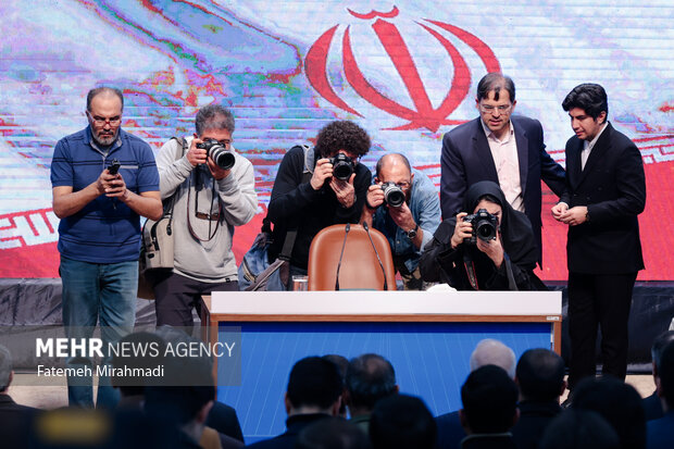 نشست خبری رئیس مجلس شورای اسلامی