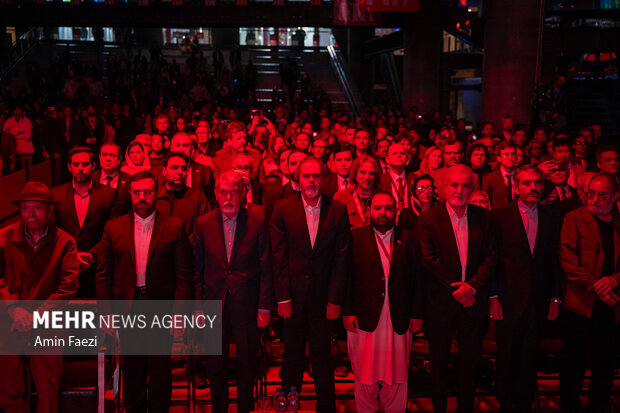 اختتامیه چهل و سومین جشنواره جهانی فیلم فجر در شیراز پایان یافت