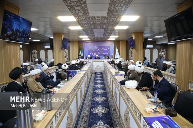 آیین رونمایی از کتاب های ۲۰ گانه مسجد در قم